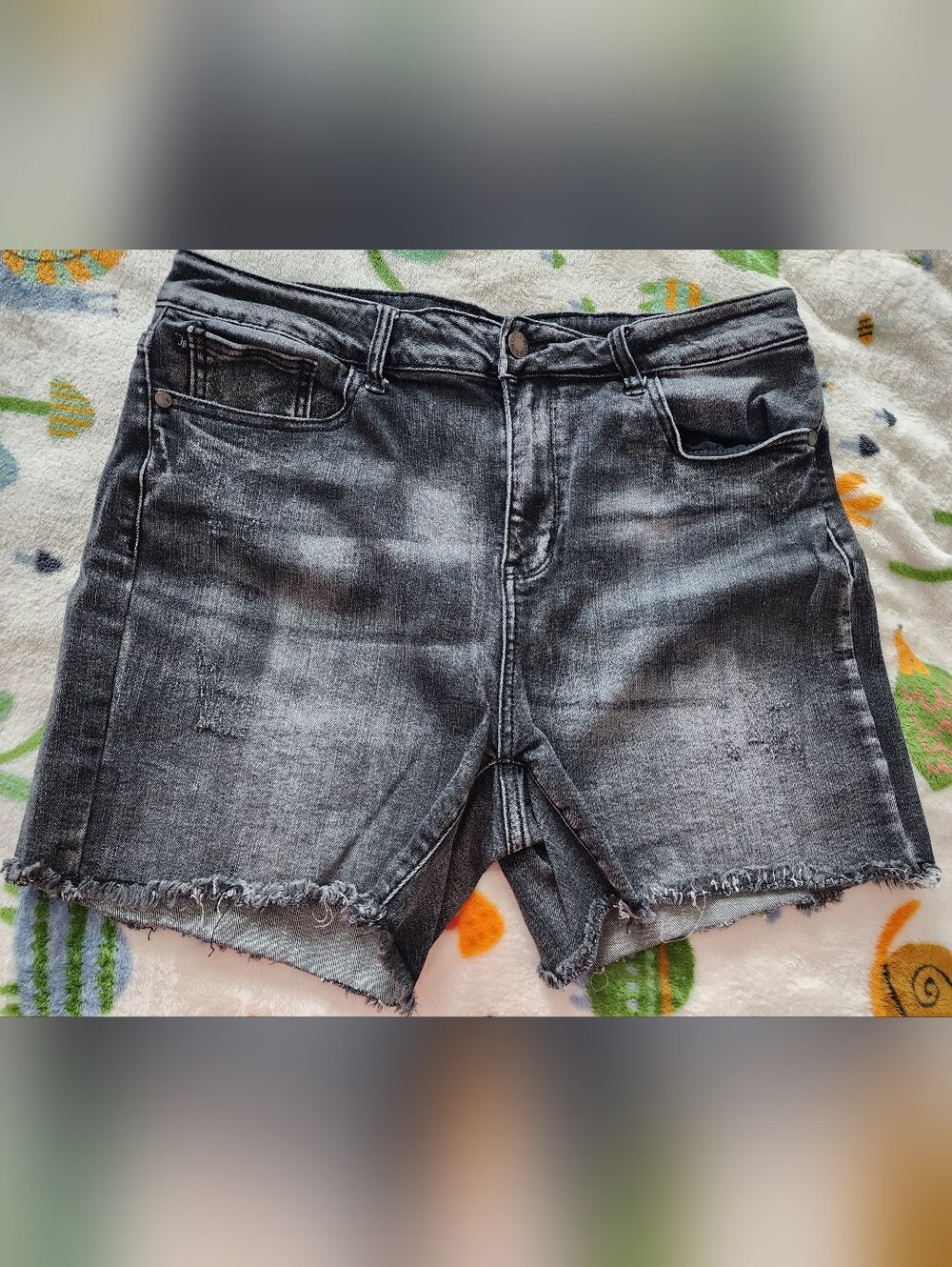 Judy Blue Women's Washed Black Denim Cutoff Shorts Size 1x.